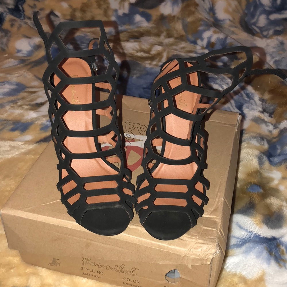 heels - Picture 2 of 2